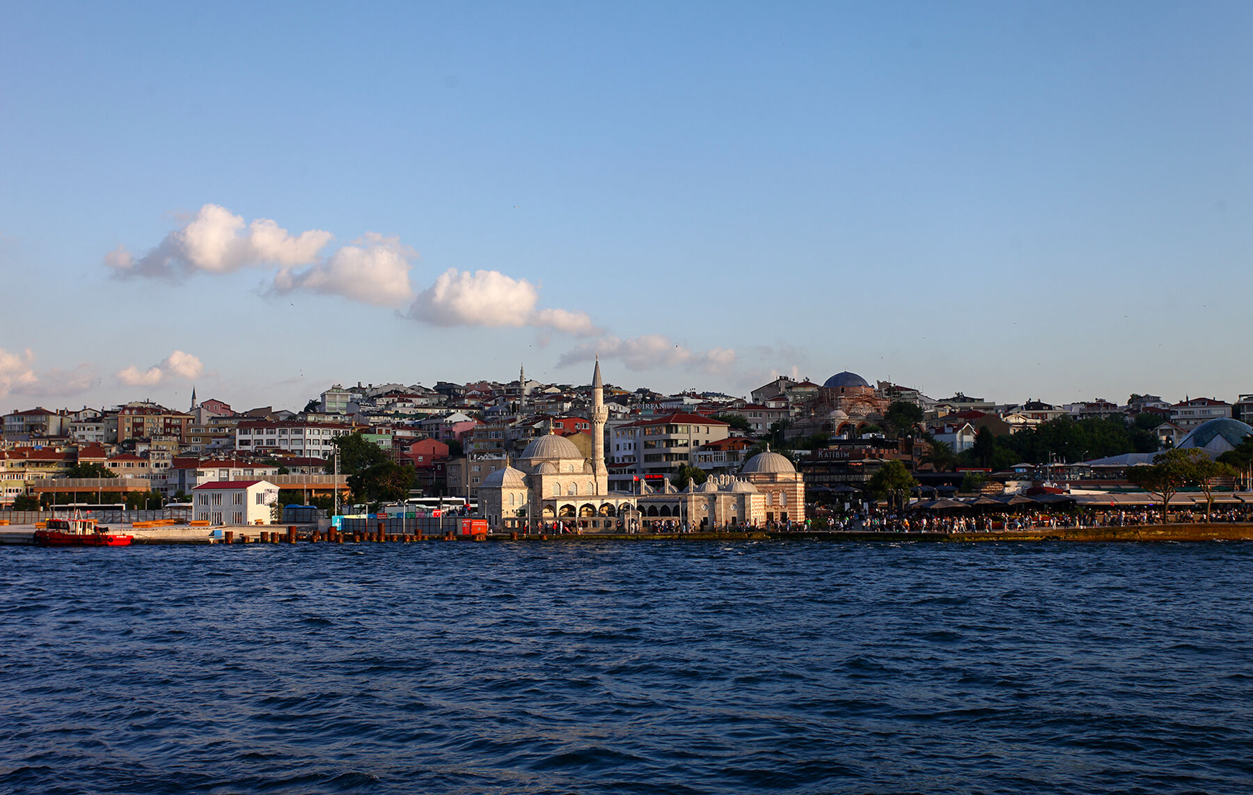 Mosque and historic buildings on the Istanbul shore
